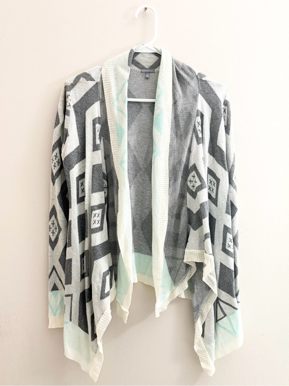 5/$15 🩷 Charlotte Russe Gray and Mint Aztec-Print Open Cardigan